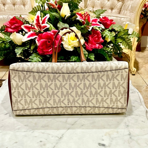 MICHAEL KORS Walsh Medium Tote - Picture 8 of 11